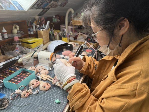 博盈配资 改娃师：从一地鸡毛到诗意生活｜破“次元”新职人①