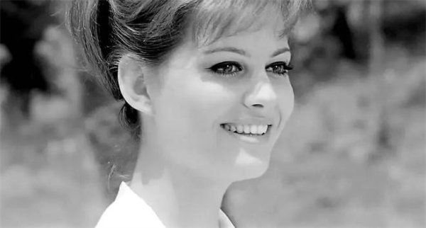 好牛优配 克劳迪娅卡汀娜去世!主演《八部半》《西部往事》